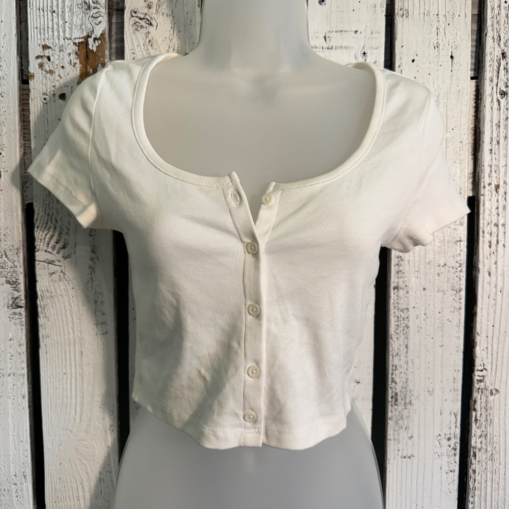 H&M Divided Cream Ribbed Crop Top Size Small Henley TShirt Coquette Fitted Flrty